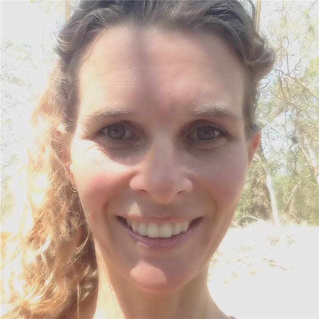 Vicky Meenken-Macdonald